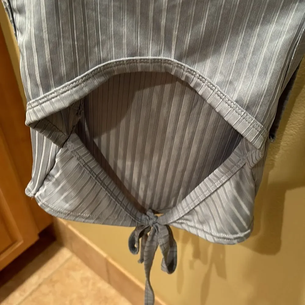 Better Be woman's silky baby blue striped shirt with a cut out in the back - Picture 9 of 12